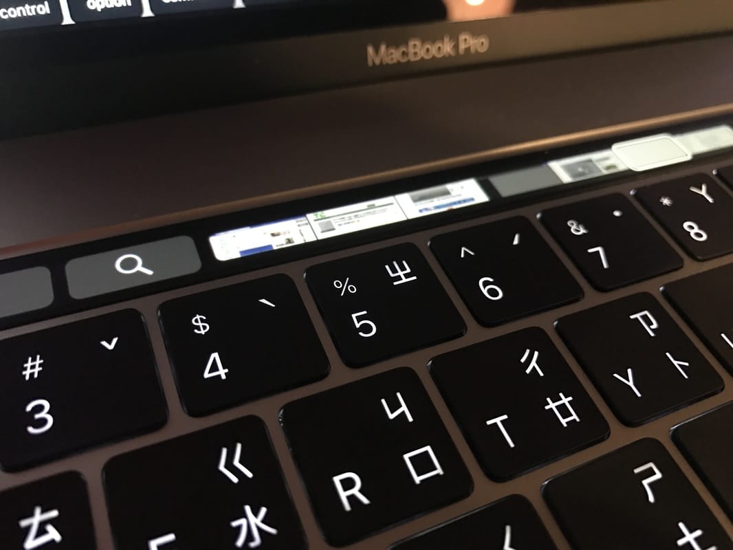 2016 MacBook Pro 一週心得，Touch Bar好不好用？鍵程？USB-C？