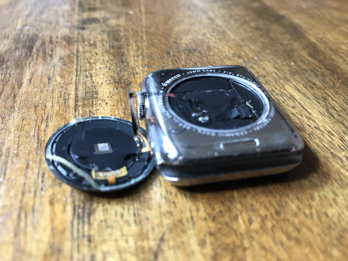 一代 Apple Watch 保固延長，因充電背蓋脫離的因素