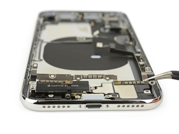 iPhone X拆解：背板零件1