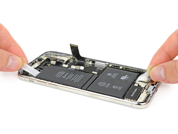 iPhone X拆解：將電池背膠拉出