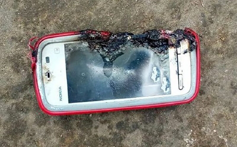 邊打電話邊充電，印度 18 歲少女遭 Nokia 手機炸死