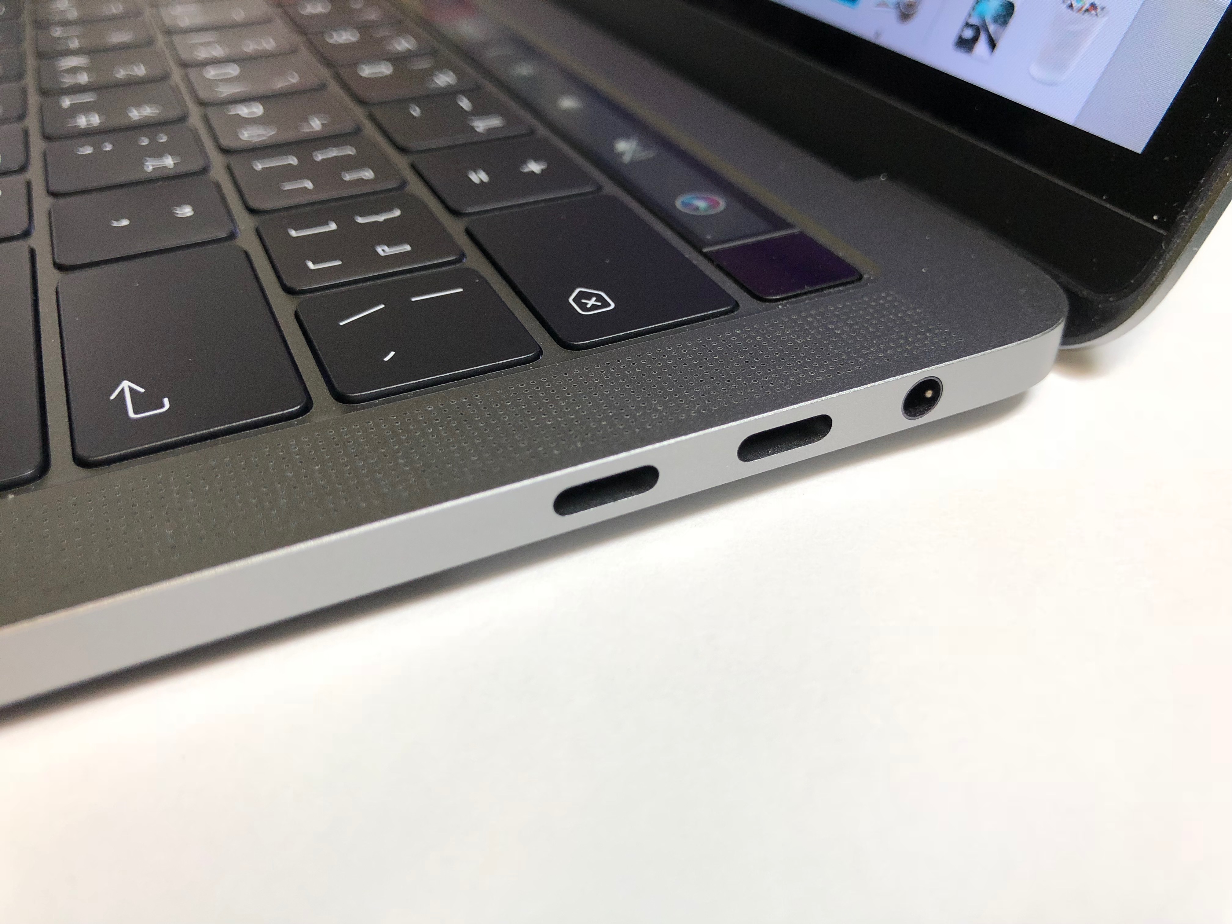 MacBook Pro 鍵盤故障送修過程-維修後鍵盤上機殼