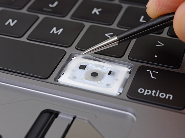 新版的 MacBook Pro，鍵盤藏了改善入塵、噪音的秘密