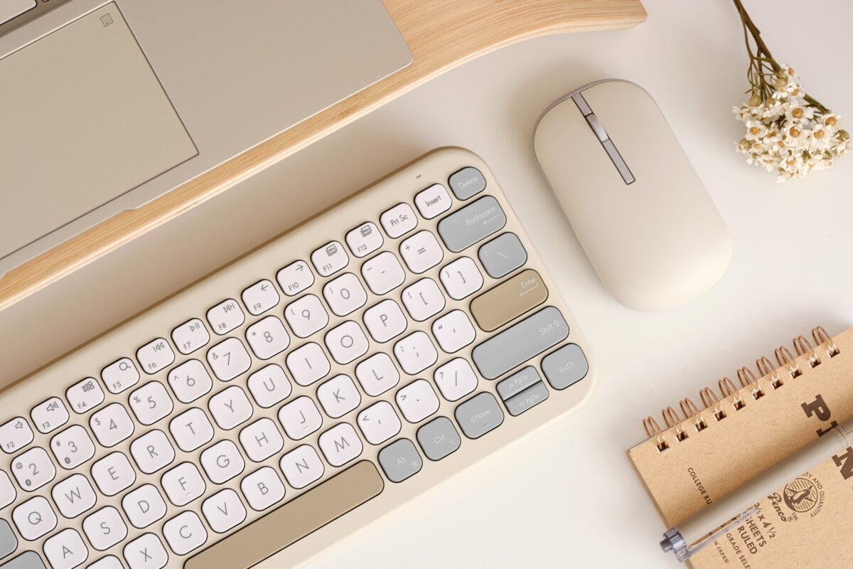 ASUS 華碩Marshmallow系列無線鍵鼠，極簡設計搭配繽紛多彩的棉花糖色系，展現現代時尚風格。
