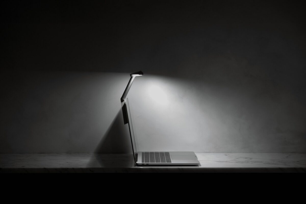 BenQ LaptopBar 獨家專利3D環繞光 提供最舒適的照明