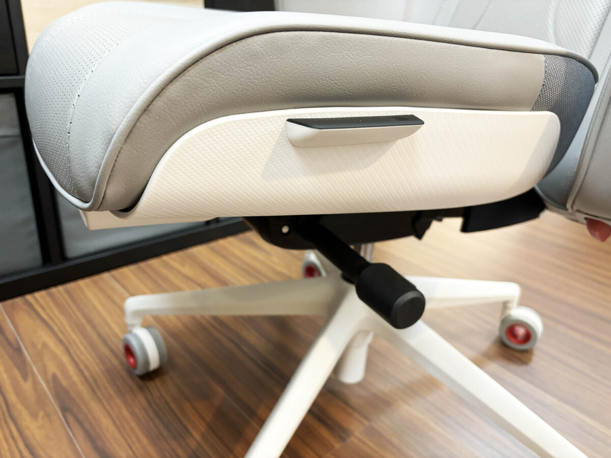 GC PRO 電競椅 調整椅背角度的旋鈕