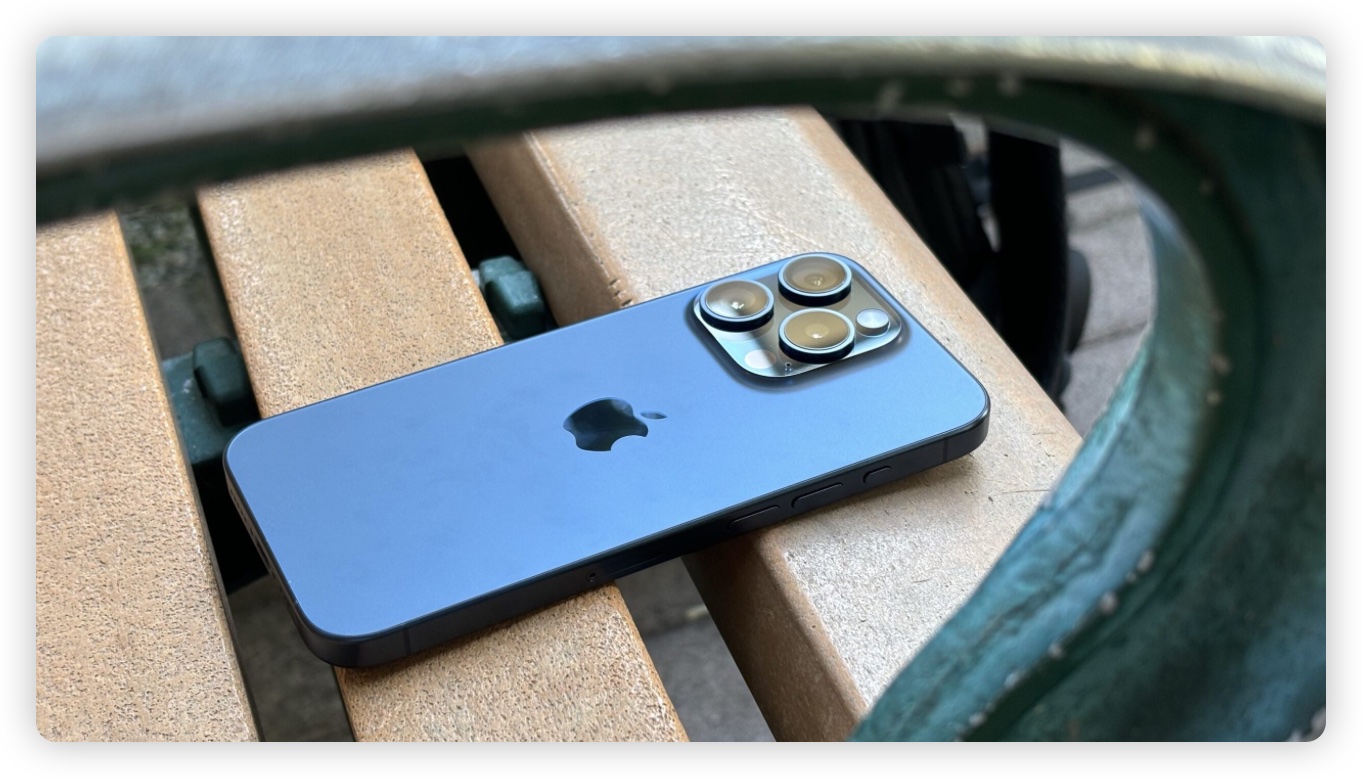 iPhone 16 Pro 鈦金屬邊框