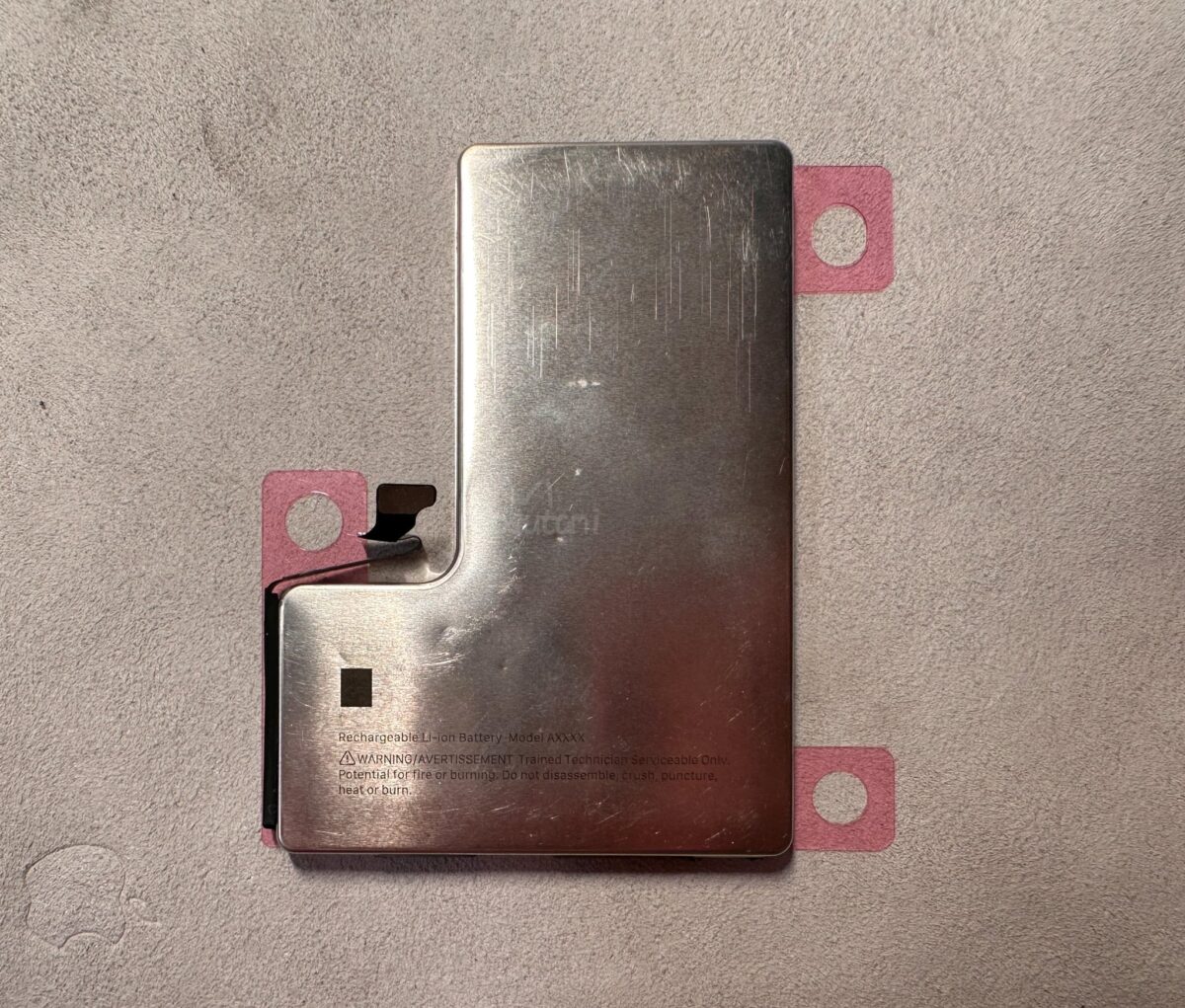 iPhone iOS iPhone 16 iPhone 16 Pro 電池 金屬外殼電池