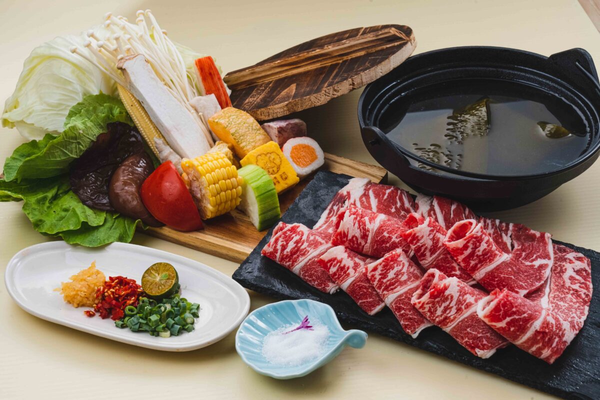 「錢都日式涮涮鍋」深受許多資深「錢都粉」最愛的「精選牛小排套餐」，南台灣也吃得到了。