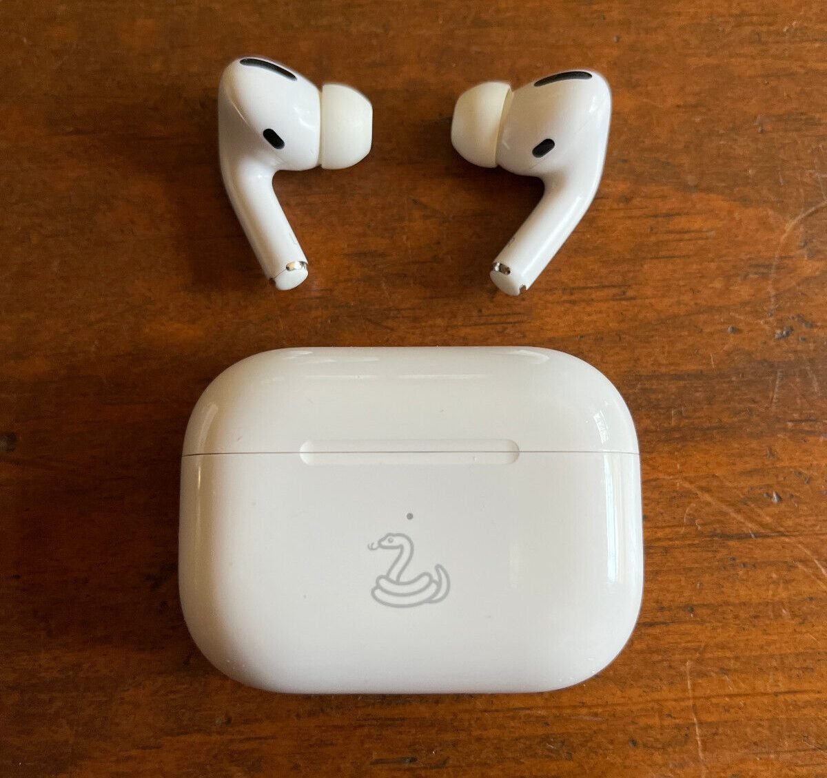 蛇年限定 AirPods 4